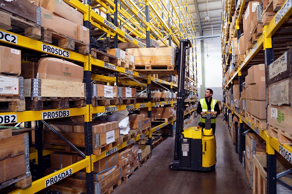 Combilift – COMBI CS – Pedestrian Stacker - Aisle Performance Combi CS - Pedestrian Stacker