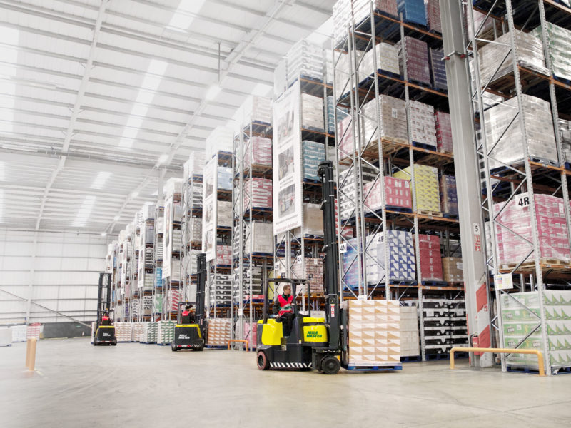 Combilift-Aisle Master - Articulated Narrow Aisle - Food and Drink - Warehouse