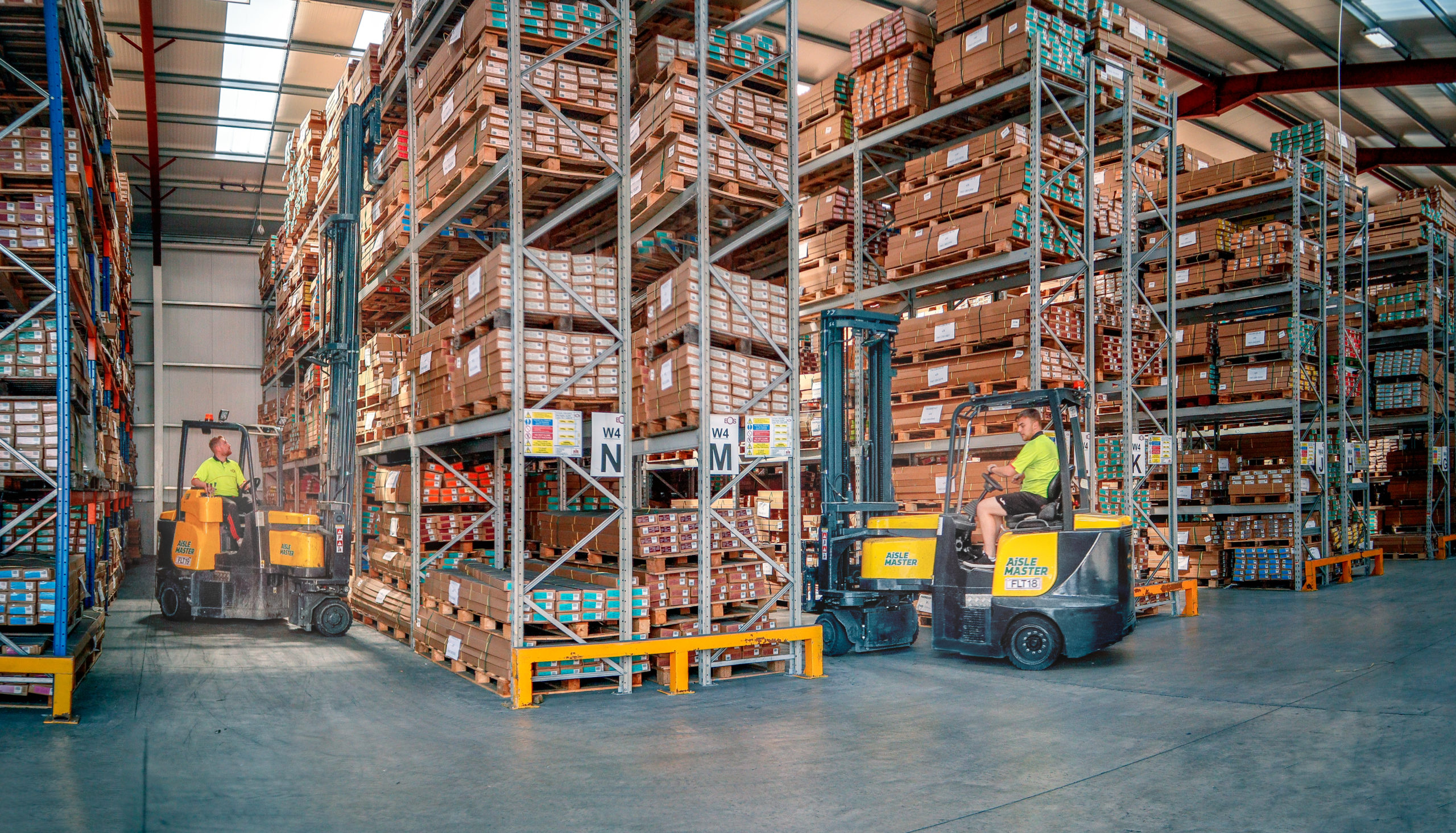 Combilift-Aisle Master - Articulated Narrow Aisle - DIY - Warehouse