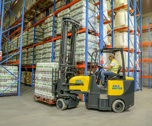 Aisle Master Versatile Articulated Forklift Combilift