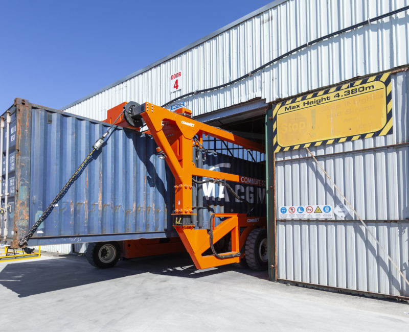 Straddle carrier operating in low doorway