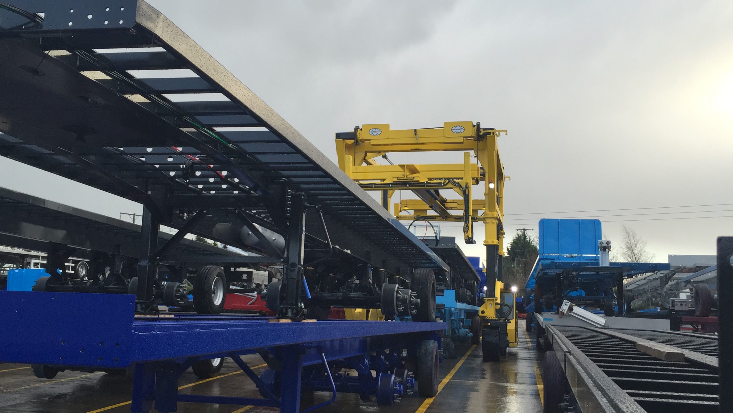 Combilift – COMBI-SC - Straddle Carrier - Automotive - Manufacturing