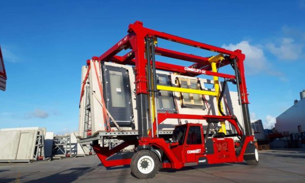 Straddle Carrier handling modular component